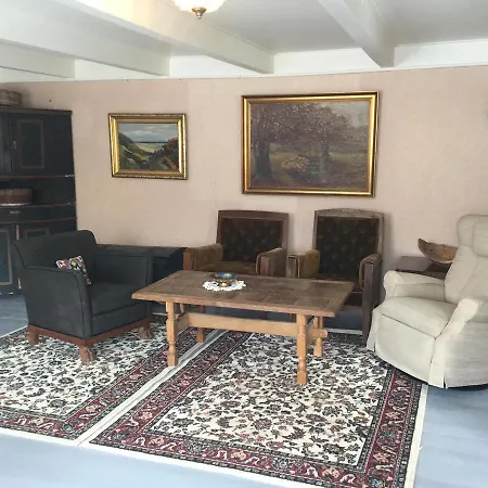 Staurset Gard * Mittet